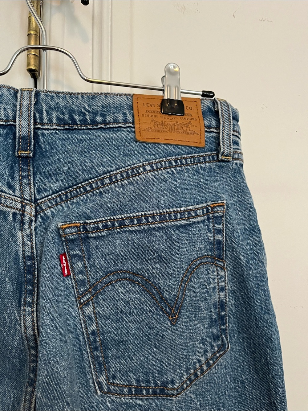 Levi’s Ribcage Bell Jeans - Picture 3 of 5